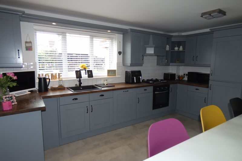 Kitchen- click for photo gallery